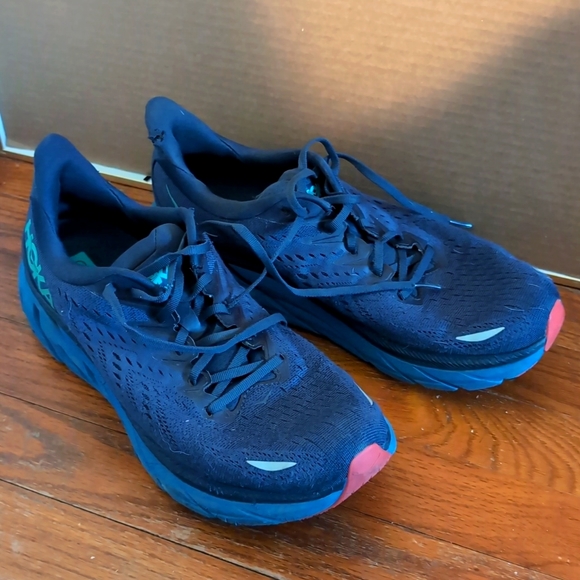 HOKA Clifton 8 (Wide) - Picture 1 of 3